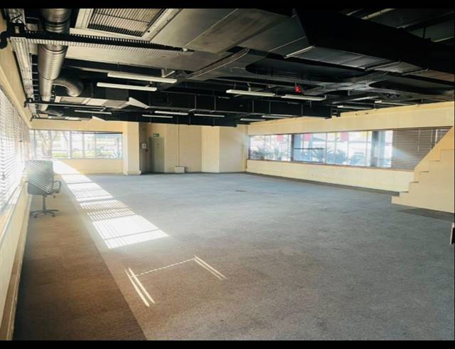 5,968M² BUSINESS CENTRE FOR SALE IN SUNNINGHILL